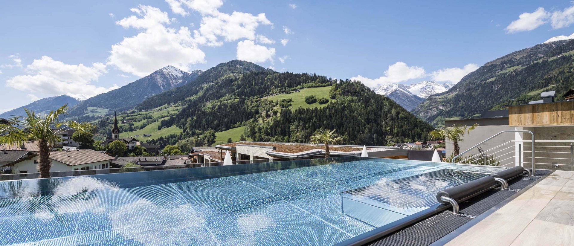 Ihr Hotel in Südtirol mit Infinitypool