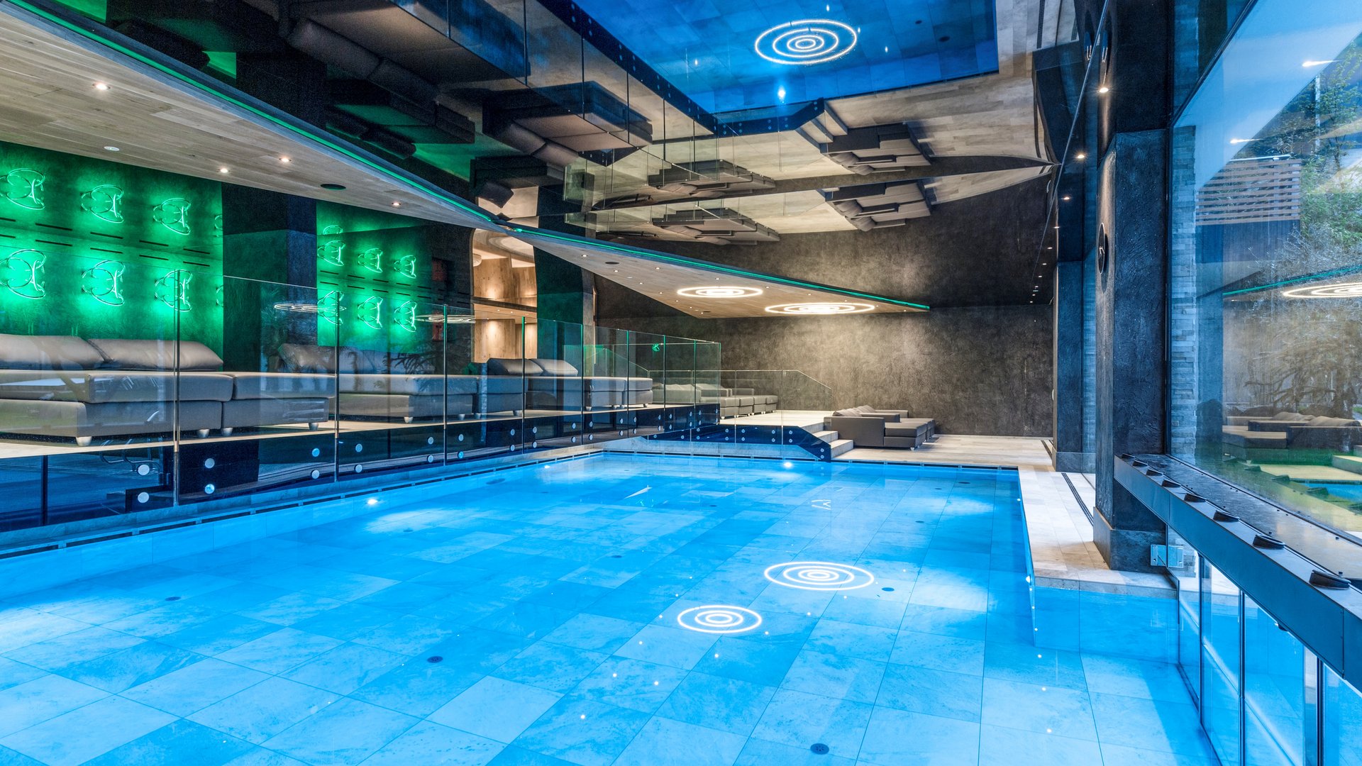 Ihr Hotel in Südtirol mit Infinitypool