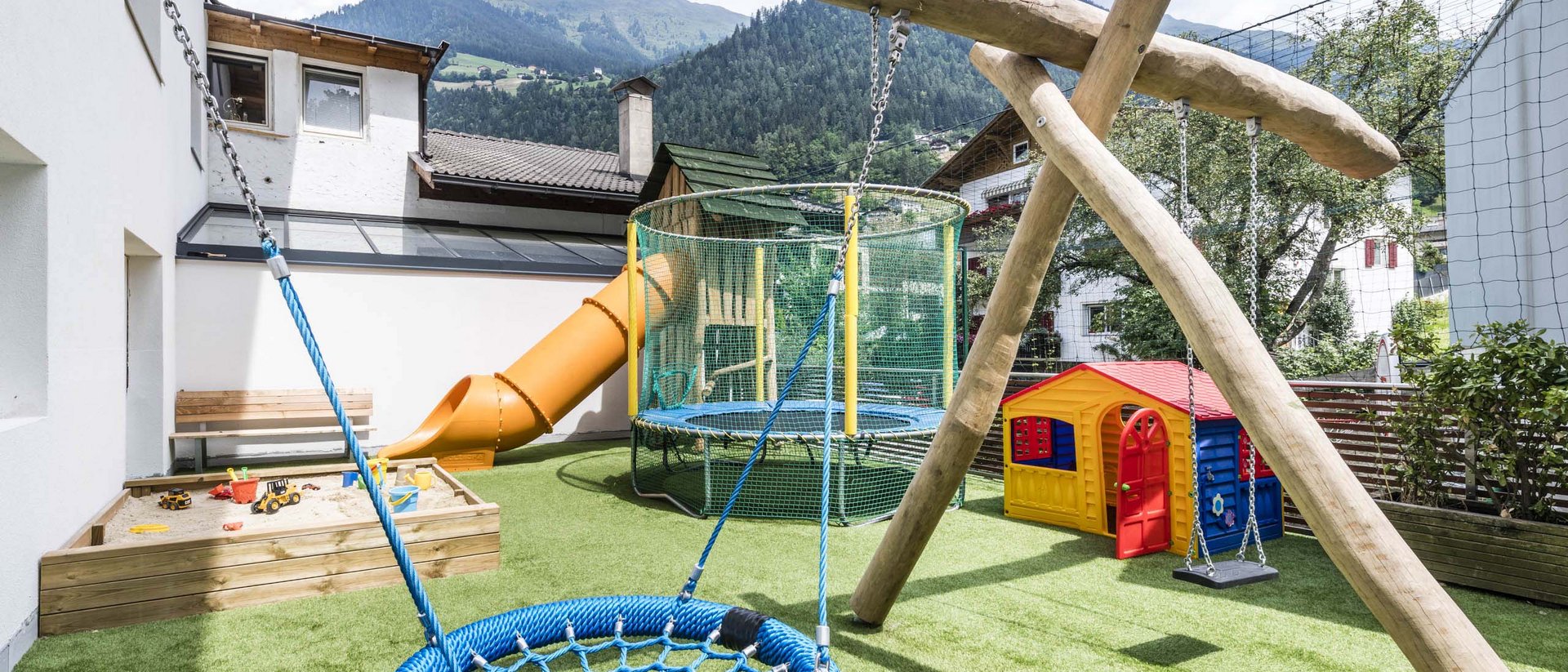 Children’s hotel in South Tyrol with childcare