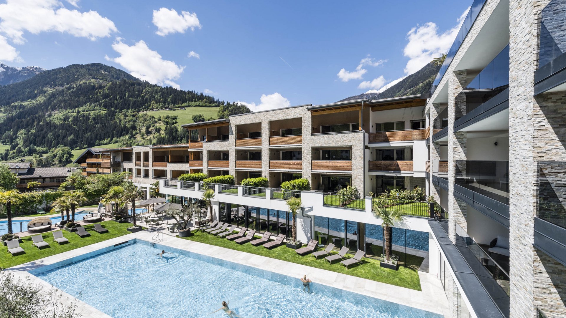 Ihr Hotel in Südtirol mit Infinitypool